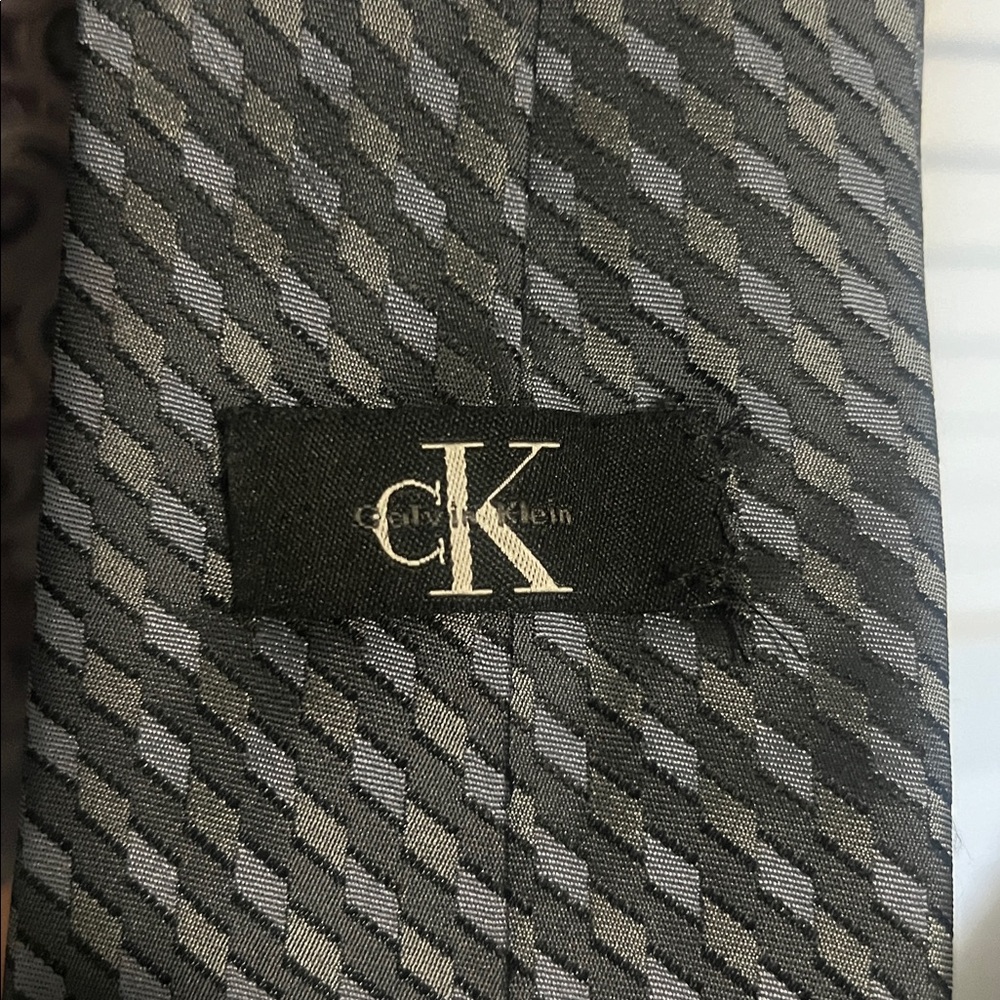Calvin Klein & Brand Name Men's Tie Collection Teal, Burgundy, Pink, Black, Etc. - Picture 9 of 9